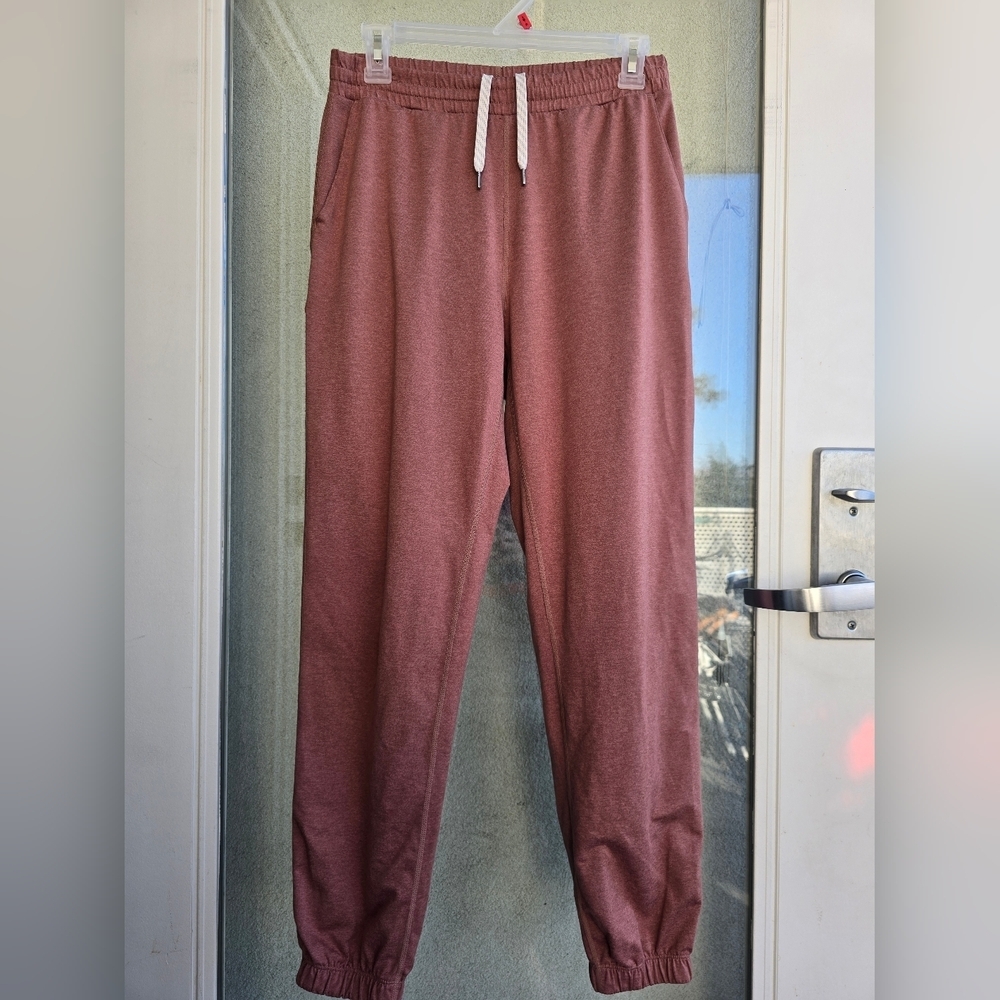 Vuori Women Joggers in Burgundy